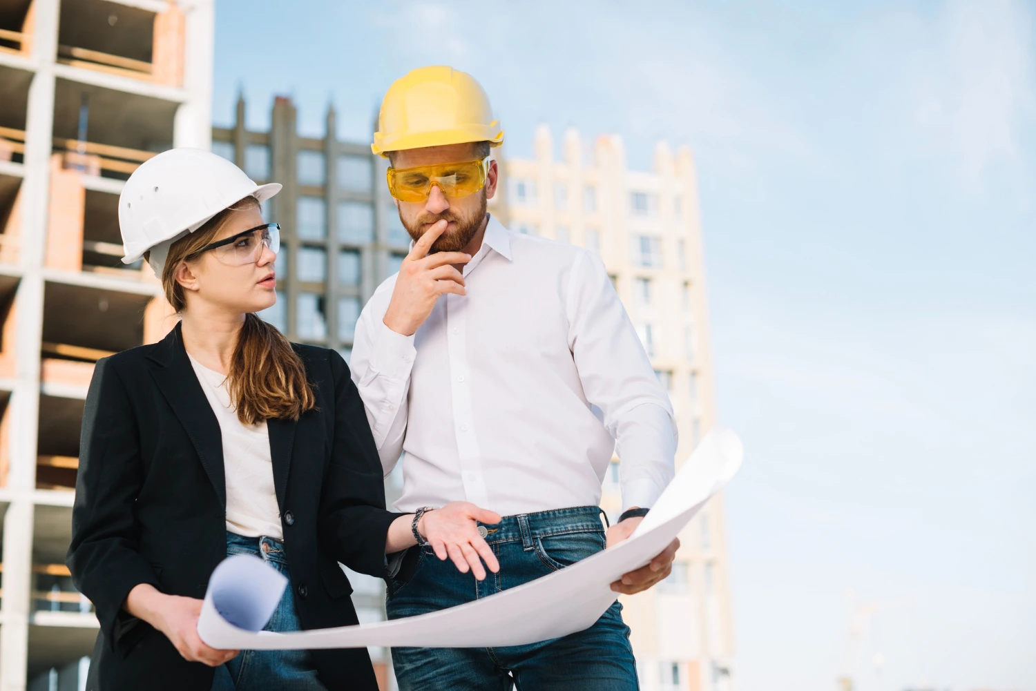 Equipo especializado en ingeniería civil y proyectos de construcción